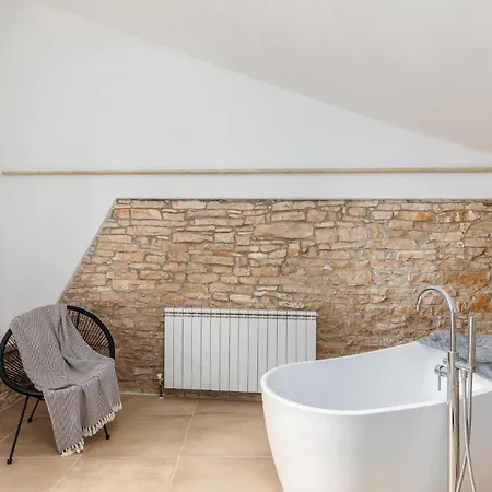 Holiday home Awesome In Vodnjan With Jacuzzi *