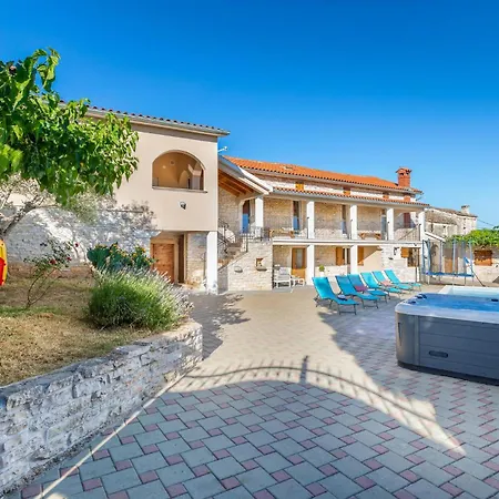Holiday home Awesome In Vodnjan With Jacuzzi