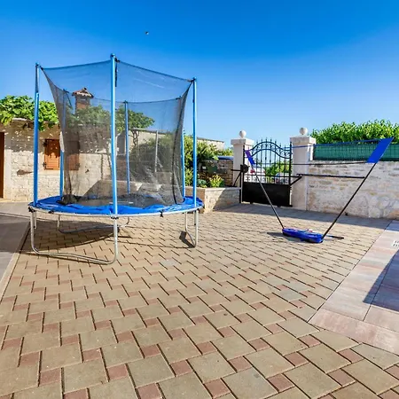 Awesome In Vodnjan With Jacuzzi Holiday home