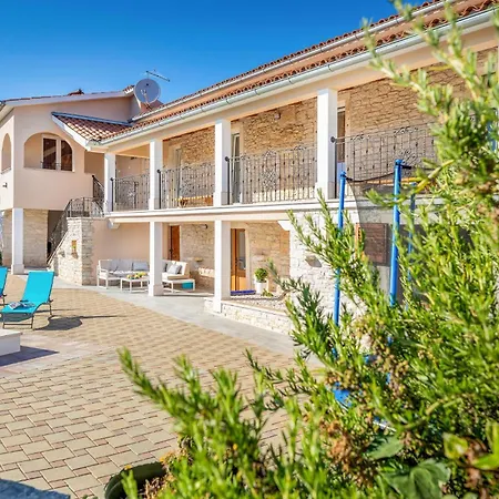 Gorgeous In Vodnjan Mednjan