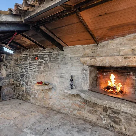 Awesome In Vodnjan With Jacuzzi Holiday home