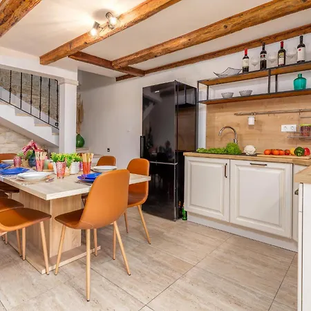 Holiday home Awesome In Vodnjan With Jacuzzi *