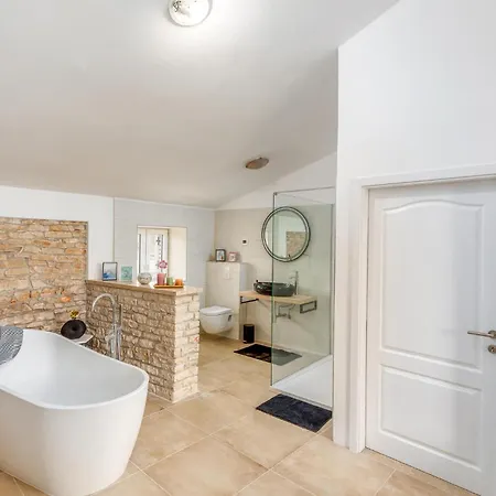 Awesome In Vodnjan With Jacuzzi Holiday home Mednjan