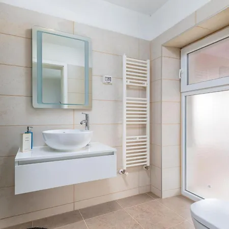 Awesome In Vodnjan With Jacuzzi Holiday home *