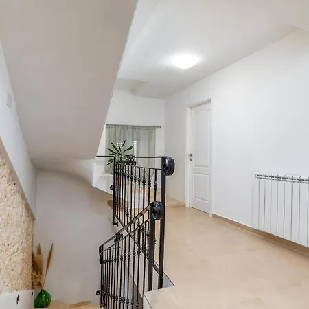펜션 Gorgeous In Vodnjan Mednjan